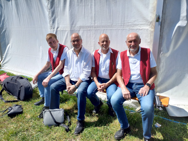 Grävenwiesbacher Musikanten am 11. Mai 2025 bei der Brennessel-Kerb in Nieder-Wöllstadt